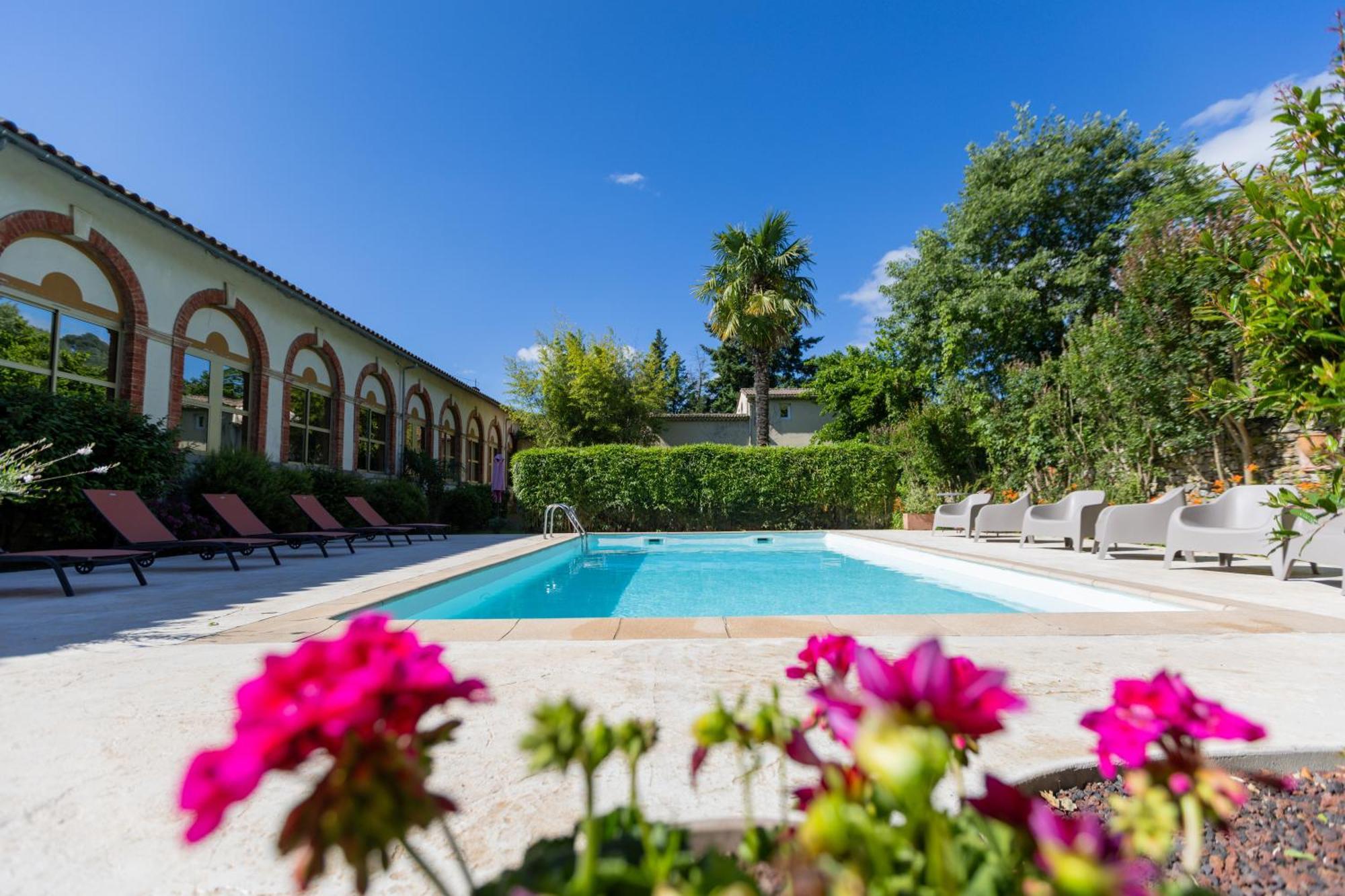 Hotel Les Bellugues Saint-Jean-du-Gard Exterior photo